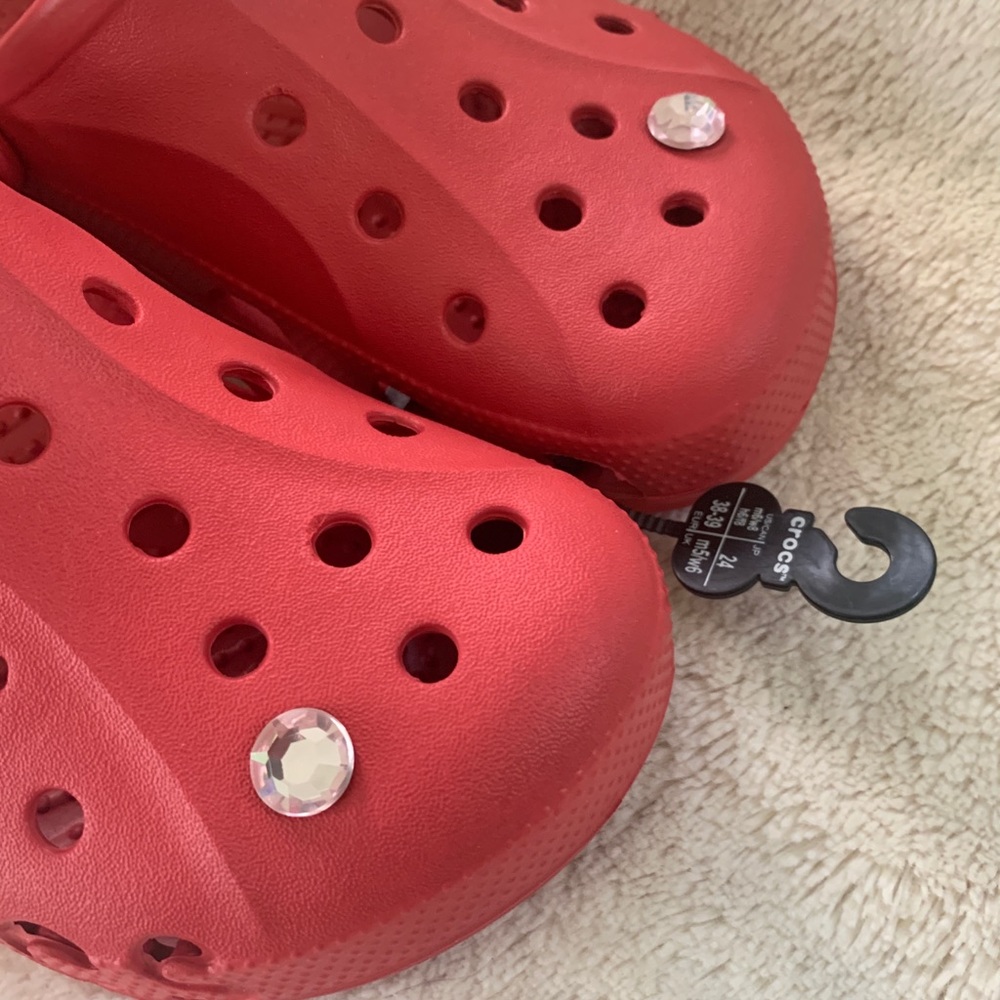 👑PRICE FIRM✅ Brand new Red Baya Crocs - Picture 3 of 12
